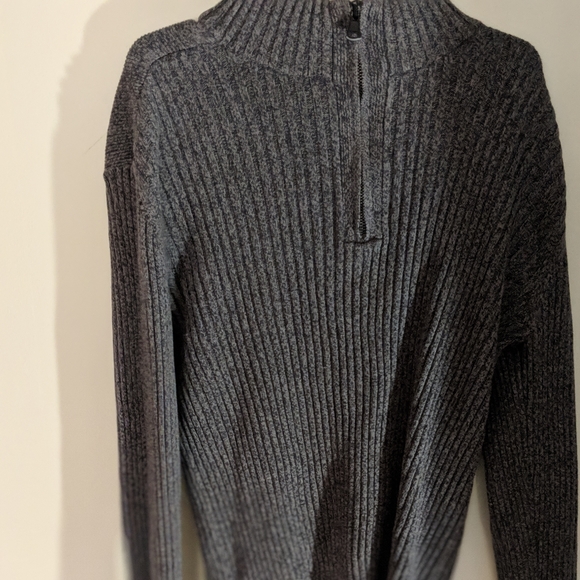 All gray turtle neck - Picture 1 of 2